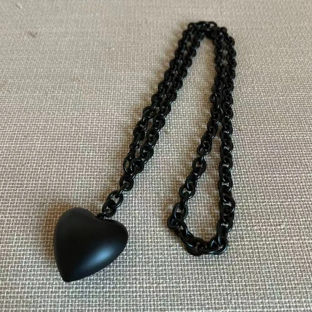 BEST Roxanne Assoulin The Puffy Heart Necklace Black Noir - Picture 3 of 4